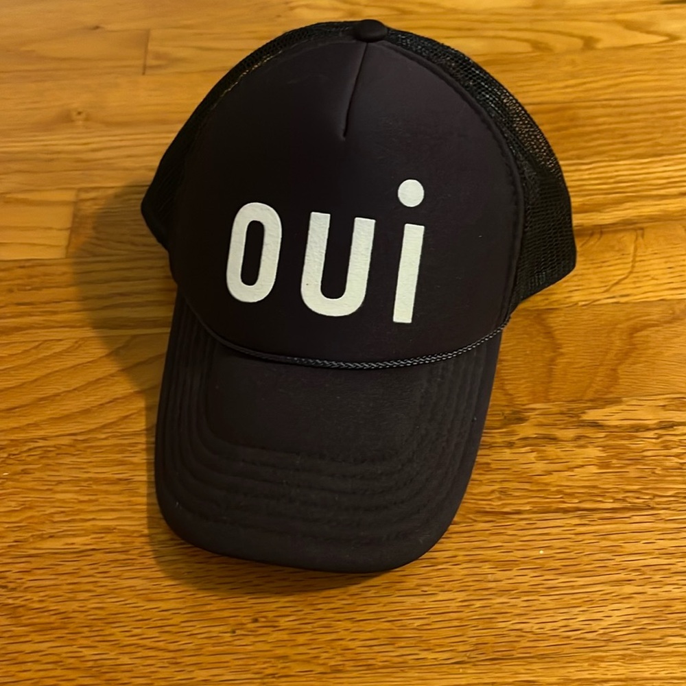 Navy Clare V. oui hat